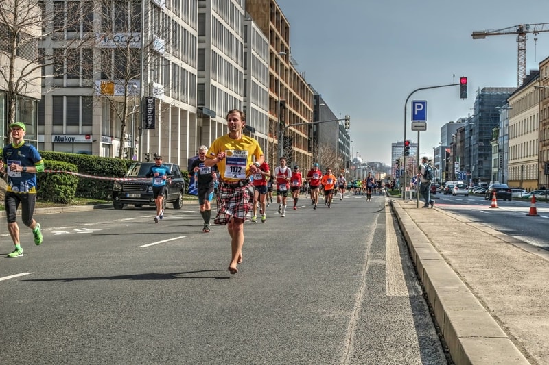 Půlmaraton Praha naboso